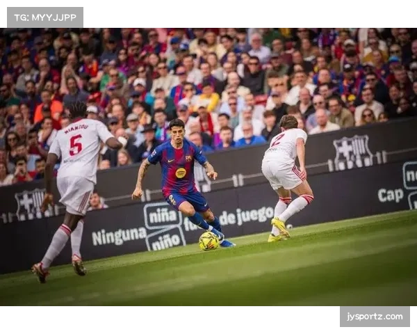 塞维利亚前锋阿科尔·亚当斯状态正佳,成对阵巴萨反击关键威胁点